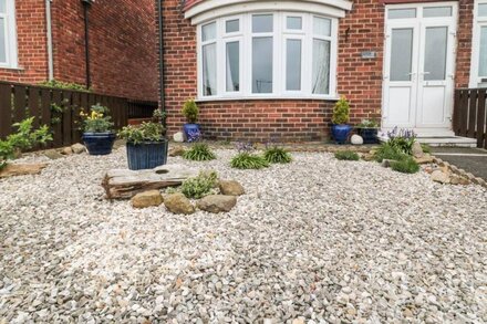 DRIFTWOOD HOUSE, pet friendly, with a garden in Marske-By-The-Sea