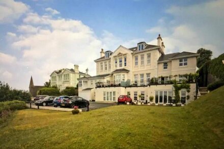 Pass the Keys | Stunning Sea View Central Torbay Home with Parking