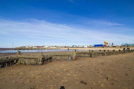 Dog friendly 6 berth static caravan by the beach in Hunstanton ref 13008L