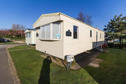 Great seaside 8 berth caravan at Haven Hopton-on-Sea in Norfolk ref 80010T