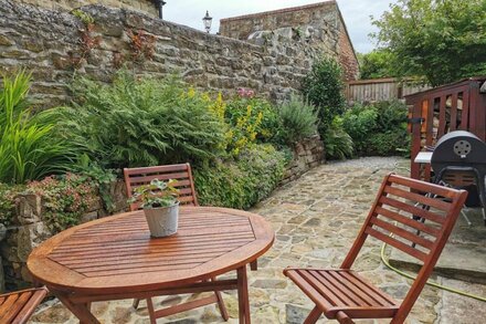 Pathways Holiday Cottage a delightful 18th century stone cottage in Derbyshire.