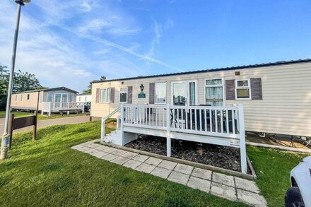 8 berth dog friendly caravan for hire at Caister-on-Sea in Norfolk ref 30062F