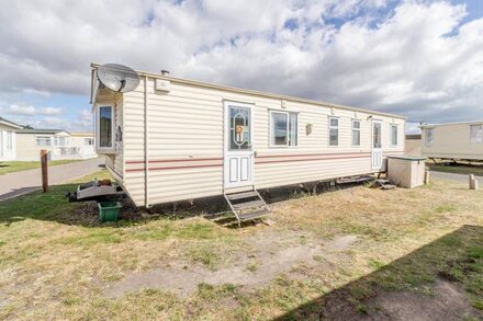 Spacious dog friendly caravan for hire in Suffolk by the beach ref 40082ND