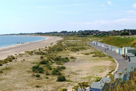 Great dog friendly caravan by the beach at North Denes in Suffolk ref 40097ND