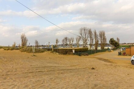 8 berth caravan for hire by the beautiful beach in Heacham, Norfolk ref 21055A