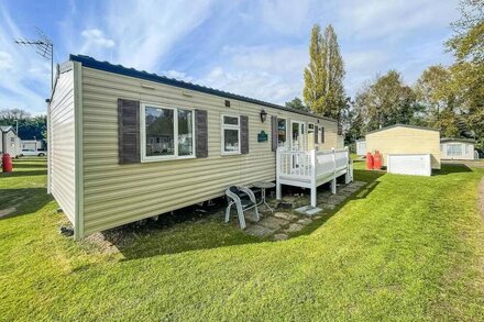 Spacious 8 berth caravan for hire at Wild Duck Haven in Norfolk ref 11006BC