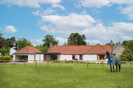 WESTWOOD COTTAGE - A spacious farm cottage close to superb East Lothian beaches