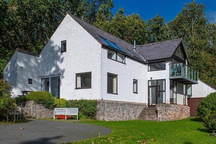 Hafod Rowen - Four Bedroom Cottage, Sleeps 8