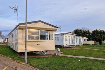 8 berth caravan with WiFi at Seawick Holiday Park ref 27025R