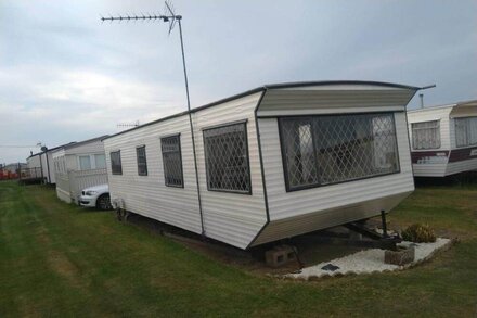 2 Bedroomed Caravan for holiday let dog friendly