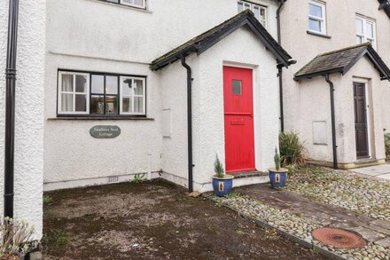 SWALLOWS NEST COTTAGE, pet friendly, with a garden in Hawkshead