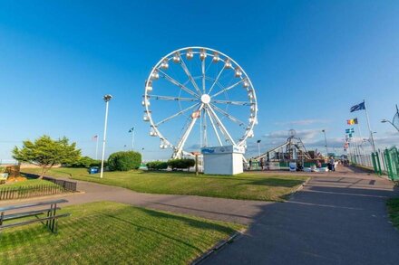 Lovely 6 berth caravan for hire in Norfolk, by a beautiful beach! ref 50030J