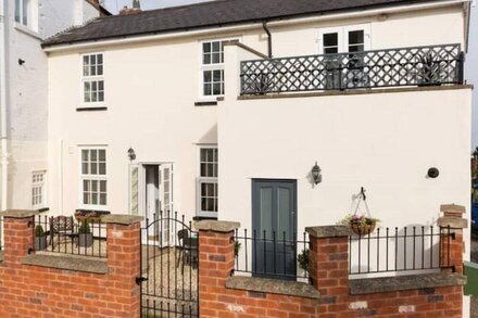 Malvern Wells Apartment with Lovely Balcony Views