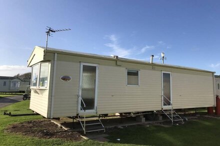 Arizona caravan 3 bedrooms on parkdean resorts camber .