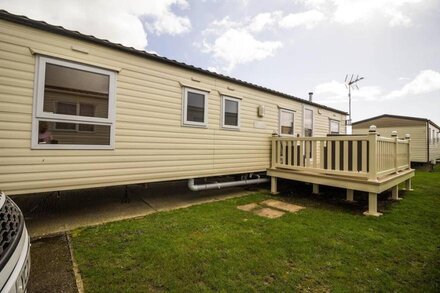 10 berth caravan at Martello Beach Holiday Park near Clacton-on-Sea ref 29021BW