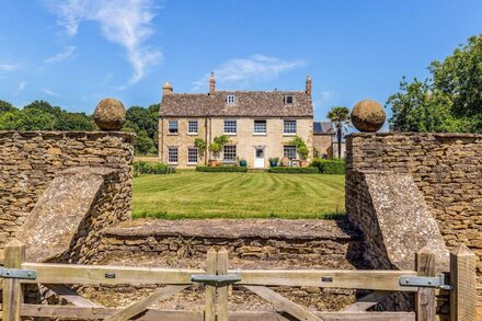 Luxury barn conversion on rural Cotswolds farm with swimming pond