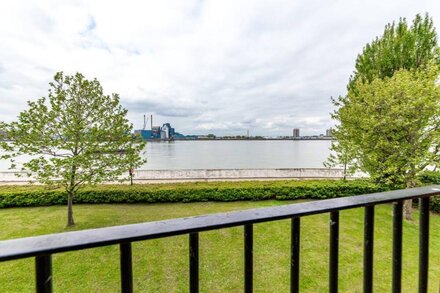 Great 2 bedroom apartment with a lovely view over the River Thames