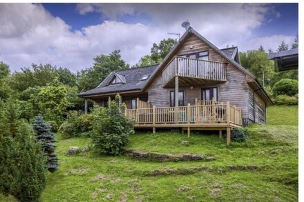 Beautiful 2 bed lodge with hot tub & sauna