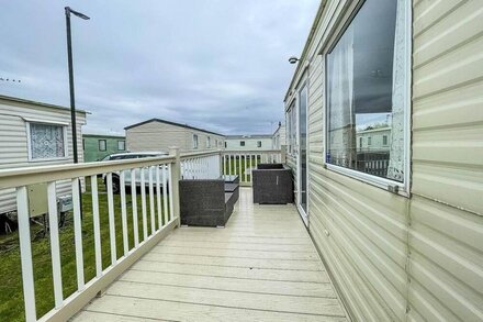 8 berth caravan for hire by the beach in Heacham, Norfolk ref 21038C