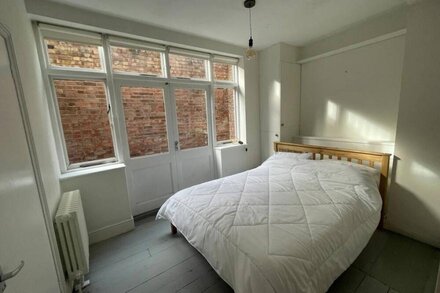 Spacious & Unique 1BD Flat - Bethnal Green