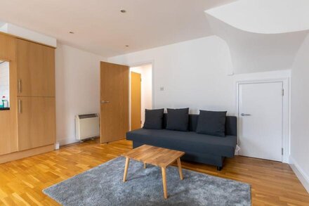 Spaciously renovated 2BD Flat - Camden