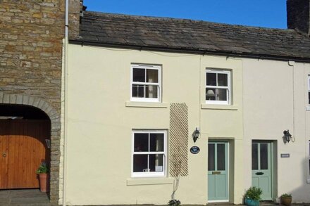 Located in the popular village of Askrigg crammed full of character, Burn Cottage, is a delightful h