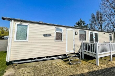 Brilliant 8 berth caravan with decking at Haven Caister Beach ref 30055P