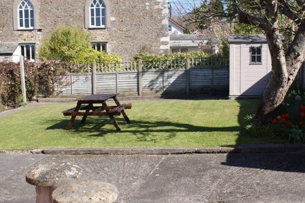 close to Bude beaches, family friendly, quiet village, wifi, private parking