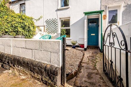 Pass the Keys | Cottage with garden tucked away in central Exeter