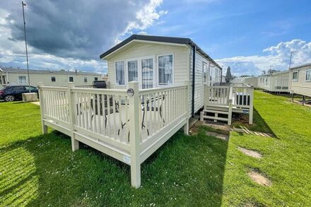 Lovely caravan nearby the beach in Hunstanton, Norfolk ref 23071C