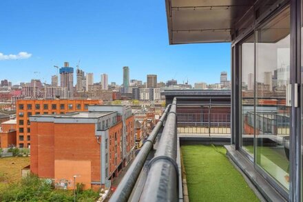 Penthouse with city views