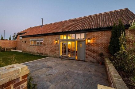 Alde Bay Farm - Barn Owl Sanctuary - sleeps 10 guests  in 5 bedrooms