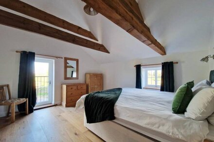 Group Accommodation for 18, Bainvalley Cottages