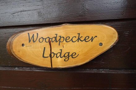 WOODPECKER LODGE, pet friendly, with a garden in Bardney