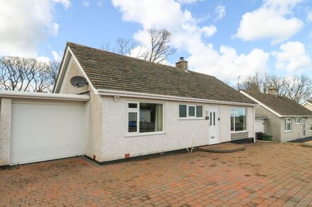 80 BREEZE HILL, pet friendly, country holiday cottage in Benllech