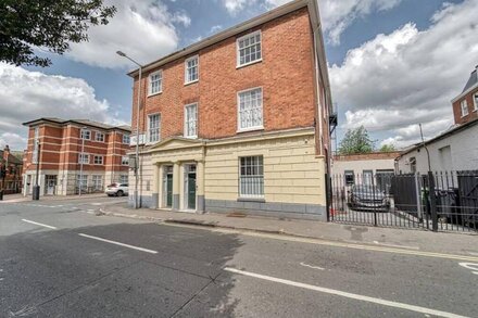 Lovely Studio Apartment in Worcester City Centre