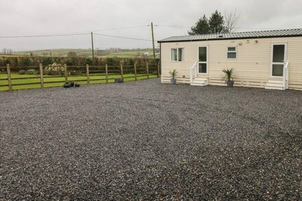 PLEMBURY COTTAGE CARAVAN, family friendly, with a garden in Whitland