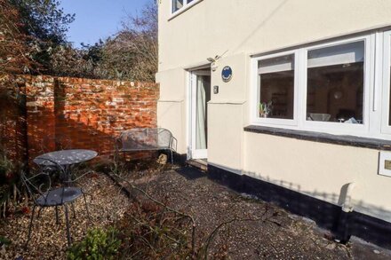 VINE COTTAGE, with a garden in Castle Hedingham