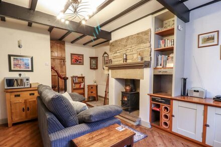 THE SNUG, pet friendly, character holiday cottage in Haworth