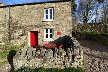 18th Century Dales Cottage w/ Views & Garden