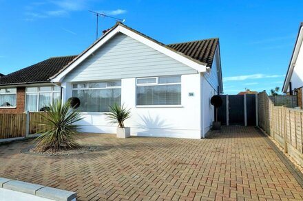 Beach Retreat With Parking Near the Sea