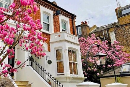 Cosy Garden Apartment in Kensington Olympia