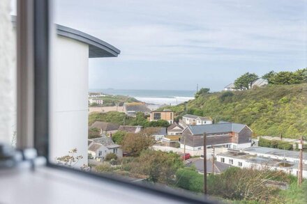 WESTRAY HOUSE, pet friendly, with hot tub in Polzeath