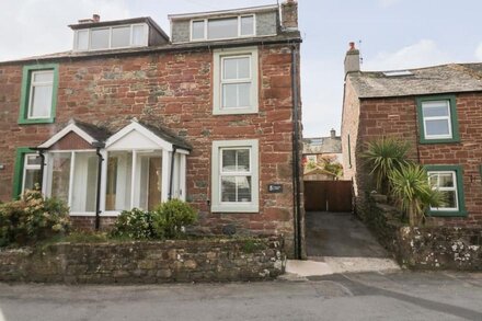 WAINWRIGHT COTTAGE, family friendly, with open fire in Gosforth