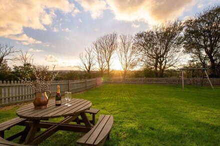 Bryn Lon Mawr: 5 bedroom Anglesey holiday barn conversion divided into two, sleeps 10