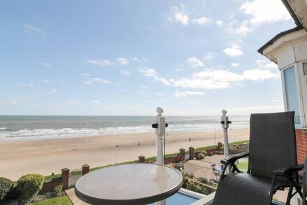 CRYSTAL COVE, pet friendly, luxury holiday cottage in Bridlington