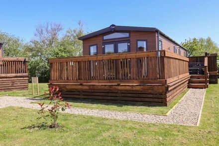 MAYFLOWER LODGE, pet friendly, character holiday cottage in Staithes