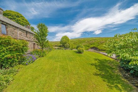 18th Century Farmhouse Renovated to Provide Luxury