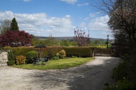 Manor Farm Barn Cottage - Close Lake District & Yorkshire Dales