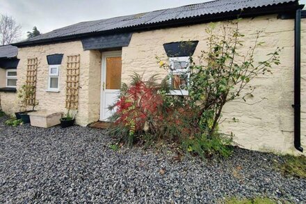 Penlon Farm Cottage - perfect couple's retreat, just a short drive from Cardigan Bay's famous coastl